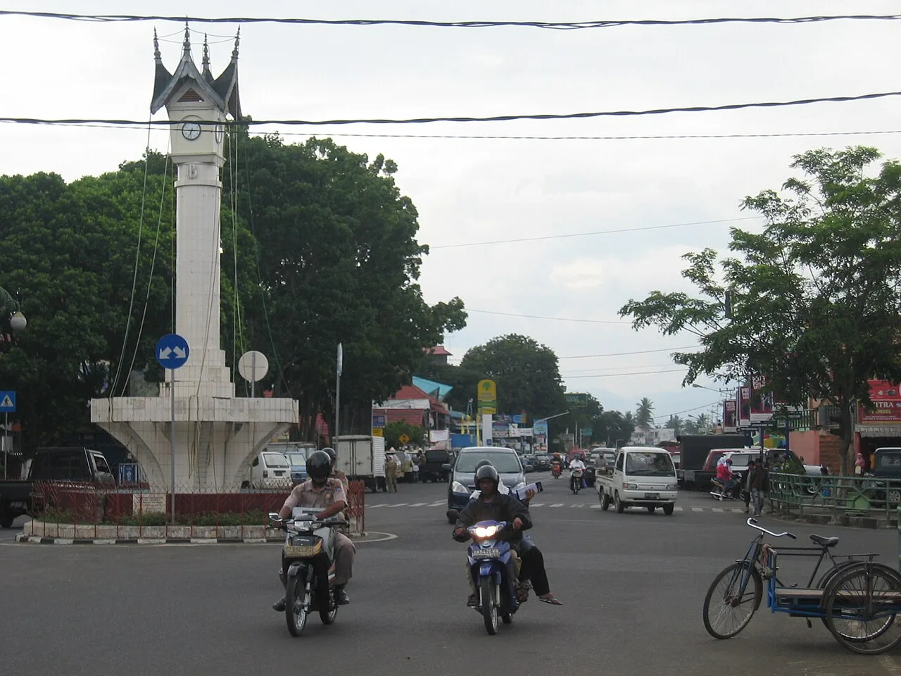 Arsip suasana jalan di Payakumbuh, Juli 2007, bukan kondisi terkini